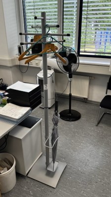 1 Garderobenständer
